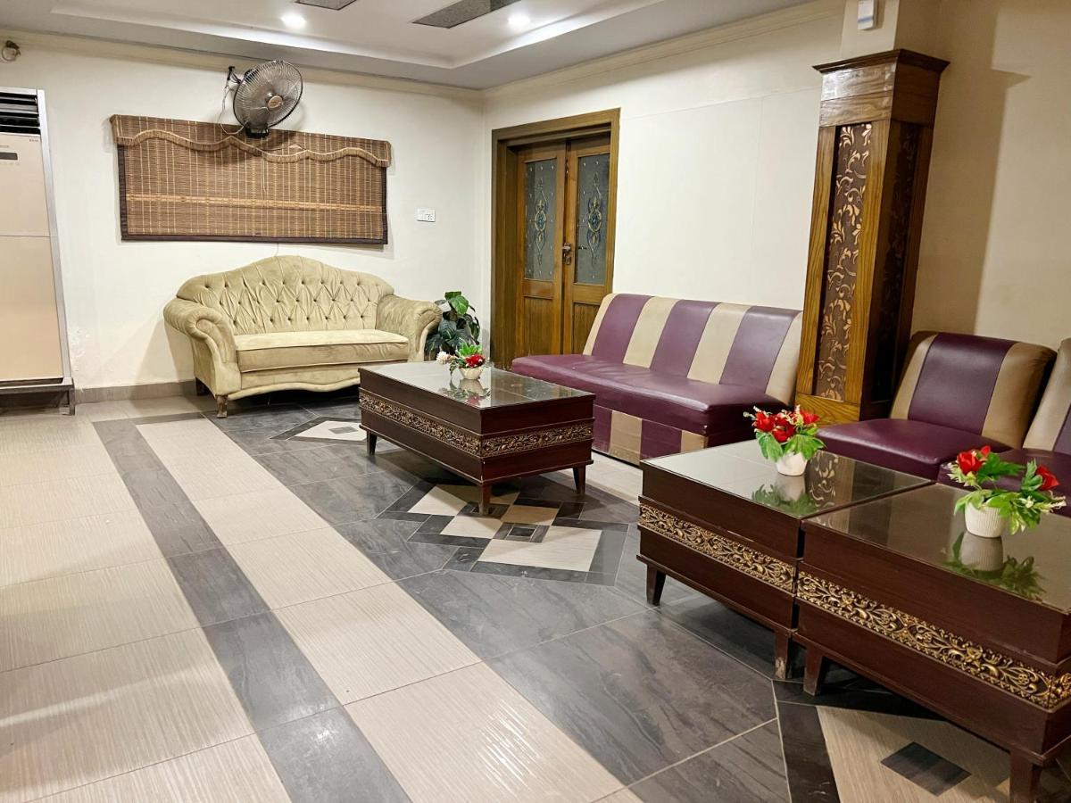Hotel Multan Exteriör bild